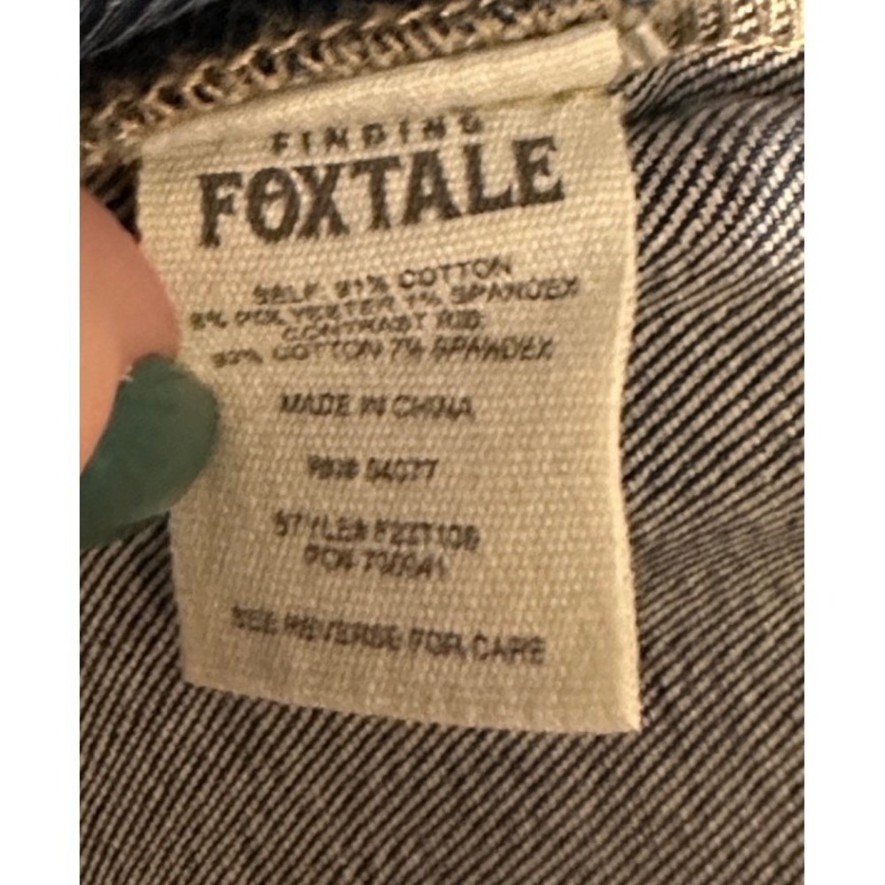 Denim Jacket Finding Foxtale Girls Size 10 Blue Puff Shoulder Button NWT - Picture 7 of 9